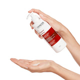 Vichy Dercos Aminexil Energizing Σαμπουάν εφαρμογή στο χέρι