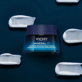Vichy Minéral 89 Night Cream - παρουσίαση συσκευασίας με υφή