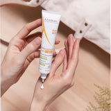 A-Derma Epitheliale A.H Ultra SPF50+ εφαρμογή κρέμας σε ευαίσθητο δέρμα