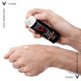 Υφή και εφαρμογή της Vichy Homme Hydra Mag C+ σε αντρικό δέρμα