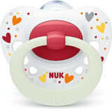 Nuk Signature Night 6-18 Μηνών Πιπίλα Σιλικόνης Με Θήκη Λευκό - Κόκκινο με Καρδούλες (10736695)